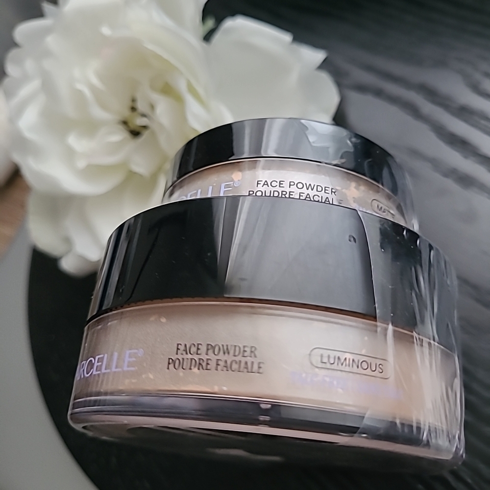 Marcelle Luminous And Matte Face Powder
